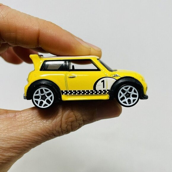 Mattel Hot Wheels Mini Cooper Challenge E40 Car Toy Vehicle Diecast Model Yellow - Picture 5 of 8